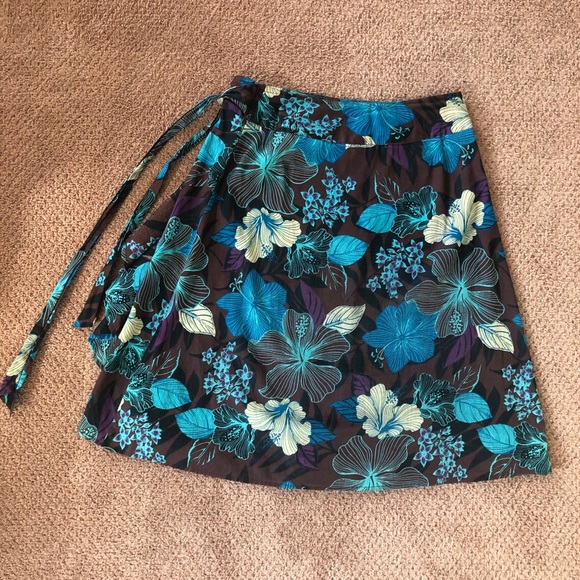 H&M Floral Wraparound Skirt - Picture 3 of 3